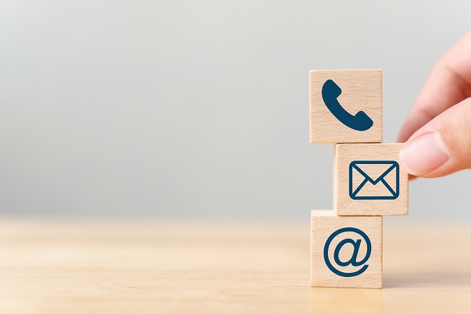 重なる木のブロック